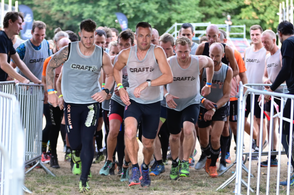 start yu man race obstacle run competitors
